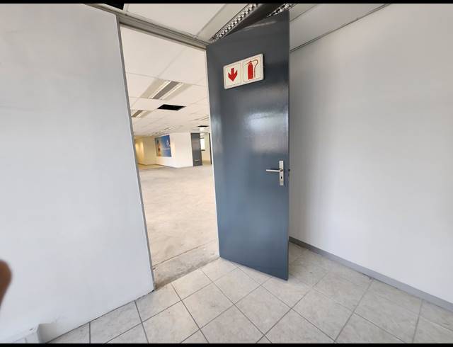 484M² OFFICE TO LET IN RANDJESPARK